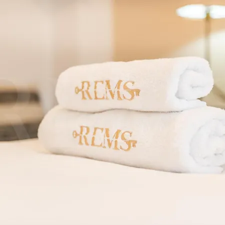Comfortable Near The Center By Rems